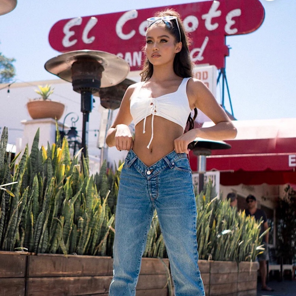 V-cut cropped Revice jeans!